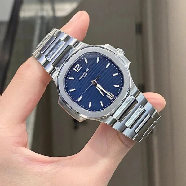 7118/1A-001 Patek Philippe- NAUTILUS-women - Image 3