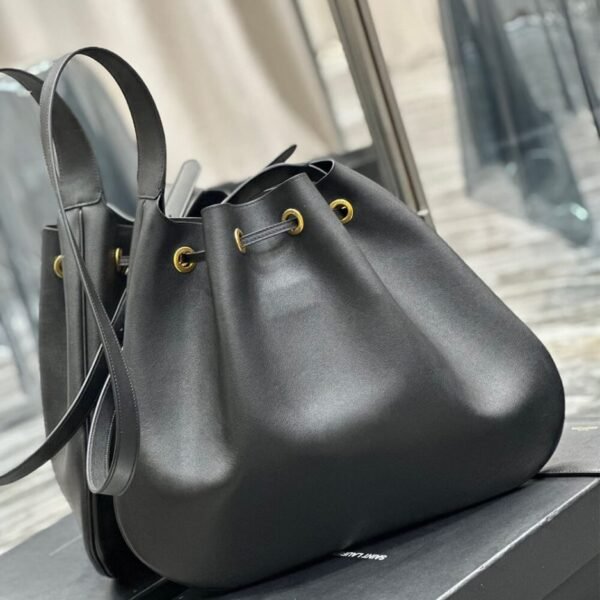 PARIS VII LARGE FLAT HOBO BAG IN SMOOTH LEATHER - Image 8