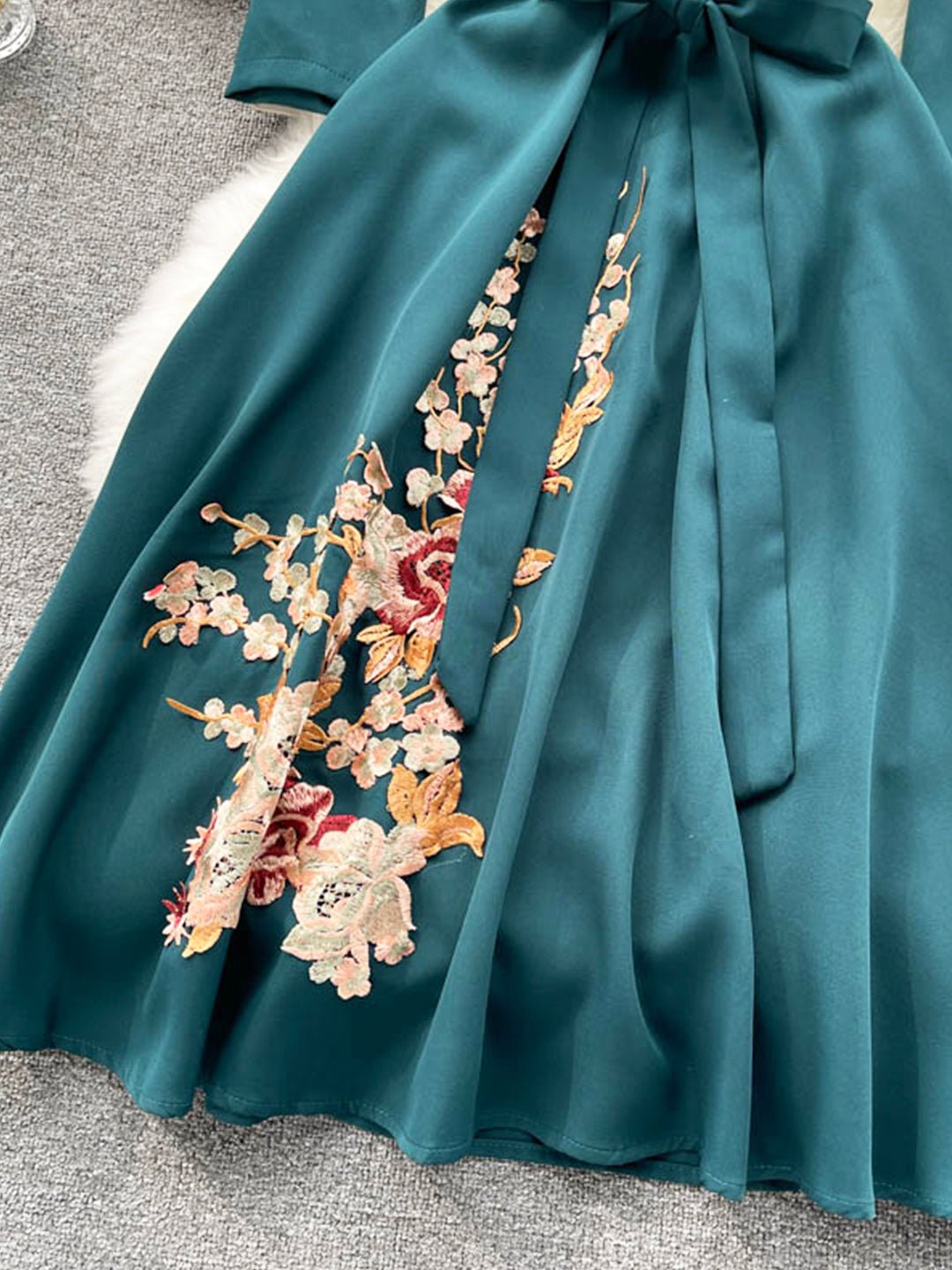 Cute V-Neck Long Sleeve Dress with Lace - Image 4