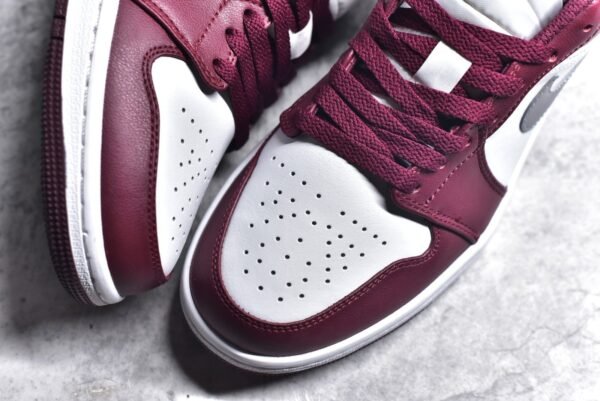 Discover the Jordan Air Jordan 1 Low "Bordeaux"    553558-615 - Image 8