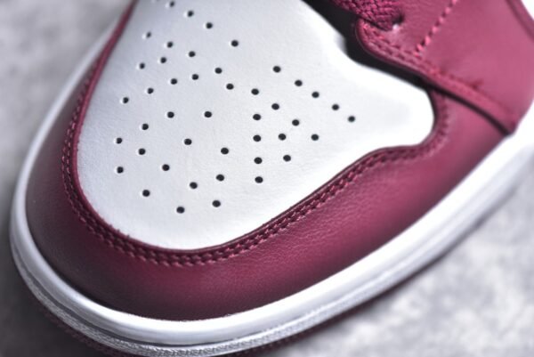 Discover the Jordan Air Jordan 1 Low "Bordeaux"    553558-615 - Image 10