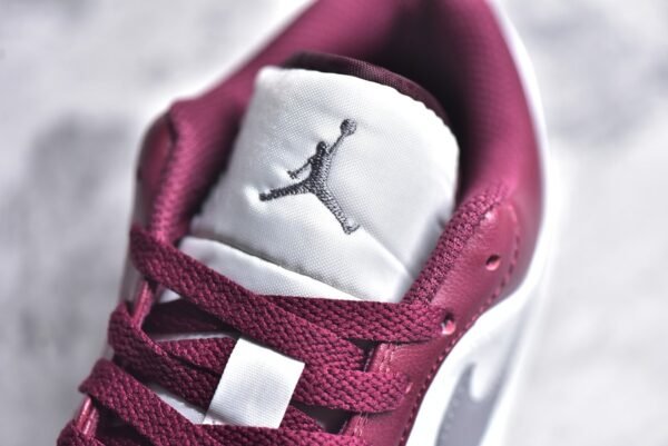Discover the Jordan Air Jordan 1 Low "Bordeaux"    553558-615 - Image 11