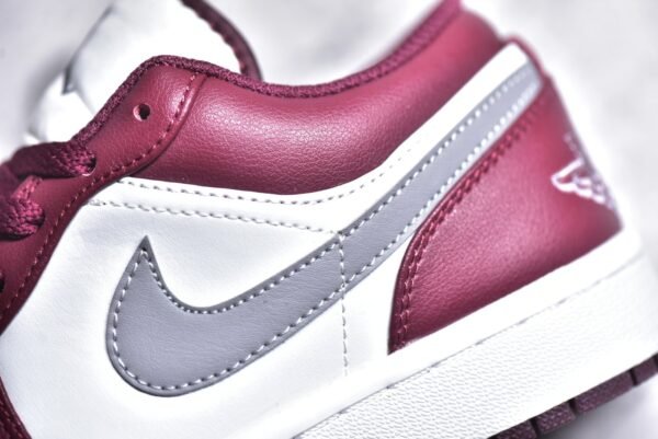 Discover the Jordan Air Jordan 1 Low "Bordeaux"    553558-615 - Image 12