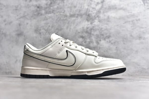 Nike Dunk Low Supreme Collaboration - Mi Hei Xiao Hei Gou    DJ2024-006 - Image 3