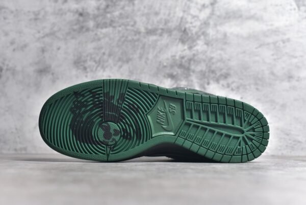 There Skateboards x Nike Dunk Low Graffiti art style collaboration    HF7743-001 - Image 6