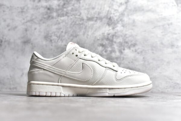 Nike Dunk Low x Supreme Mi Bai Double Hook    BB8675-104 - Image 3