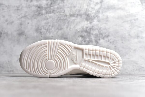 Nike Dunk Low x Supreme Mi Bai Double Hook    BB8675-104 - Image 6