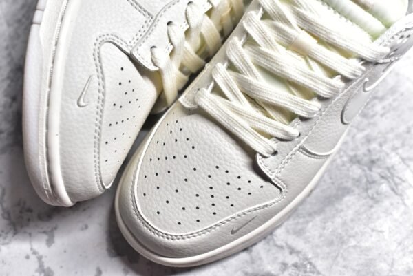Nike Dunk Low x Supreme Mi Bai Double Hook    BB8675-104 - Image 8