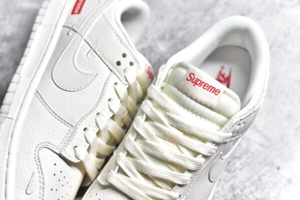 Nike Dunk Low x Supreme Mi Bai Double Hook    BB8675-104 - Image 9
