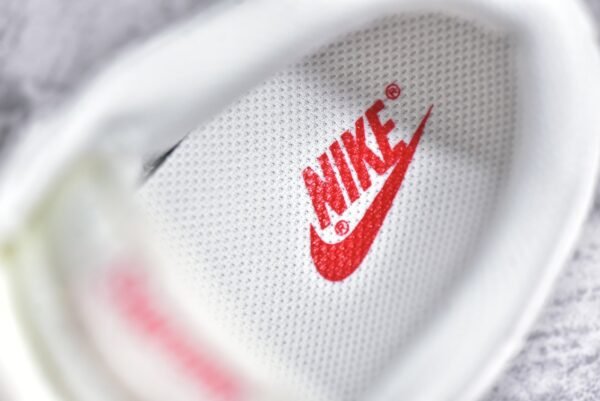 Nike Dunk Low x Supreme Mi Bai Double Hook    BB8675-104 - Image 15