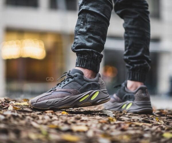 Adidas Yeezy 700 MAUVE    EE9614 - Image 30