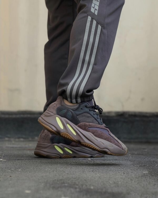 Adidas Yeezy 700 MAUVE    EE9614 - Image 32