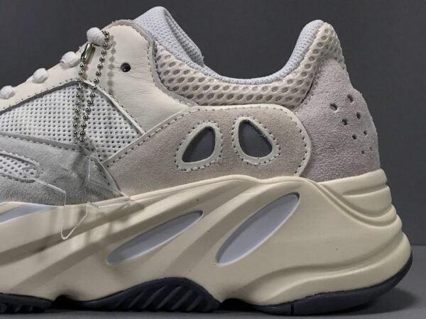 Adidas Yeezy 700 ANALOG   EG7596 - Image 20