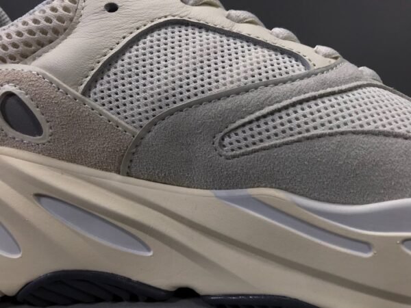 Adidas Yeezy 700 ANALOG   EG7596 - Image 21