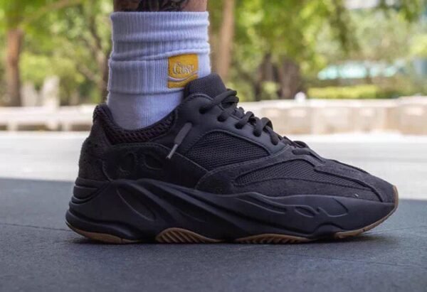 Adidas Yeezy 700 UTIBLK   FV5304 - Image 25