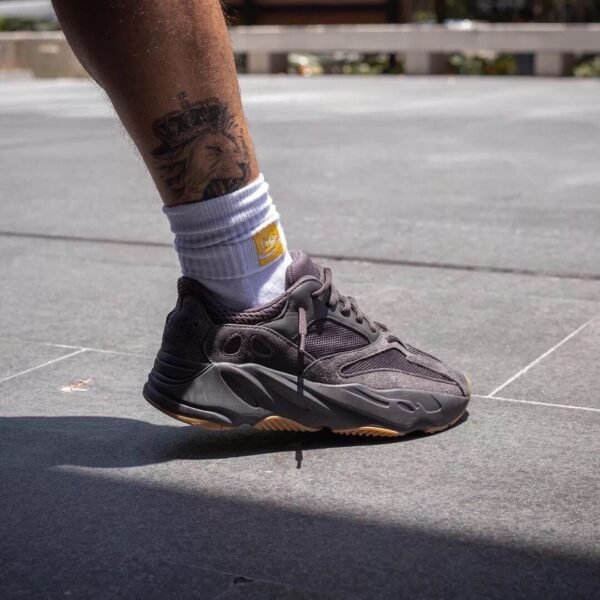 Adidas Yeezy 700 UTIBLK   FV5304 - Image 27