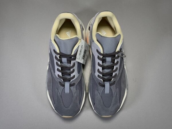 Adidas Yeezy 700 Magnet   FV9922 - Image 4