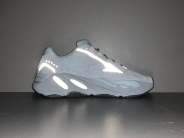 YEEZY BOOST  700 V2  HOSBLU    FV8424 - Image 17