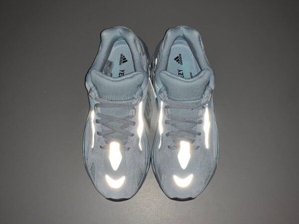 YEEZY BOOST  700 V2  HOSBLU    FV8424 - Image 18