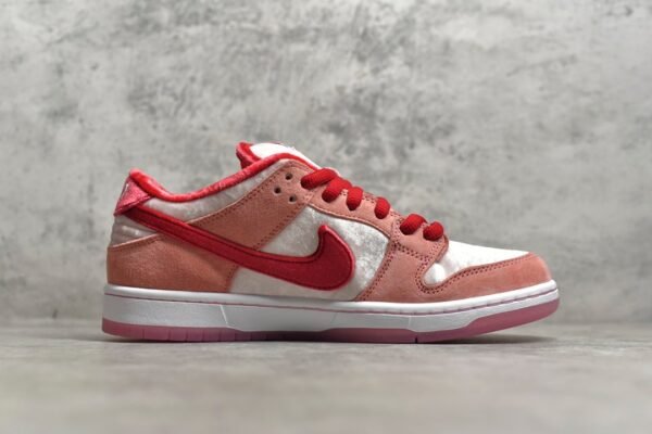 Nike SB Dunk Low x StrangeLove Skateboards Valentine's Day Pink    CT2552-800 - Image 3