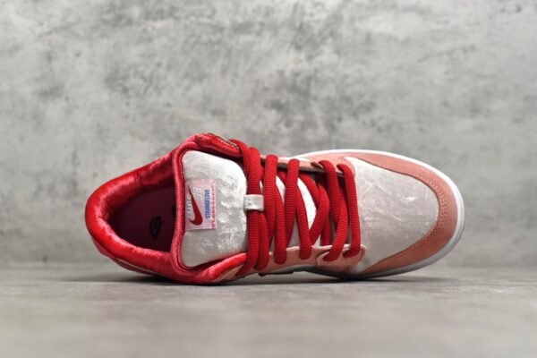 Nike SB Dunk Low x StrangeLove Skateboards Valentine's Day Pink    CT2552-800 - Image 4