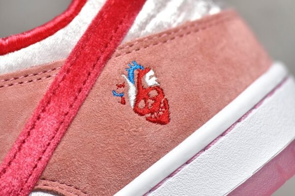 Nike SB Dunk Low x StrangeLove Skateboards Valentine's Day Pink    CT2552-800 - Image 14