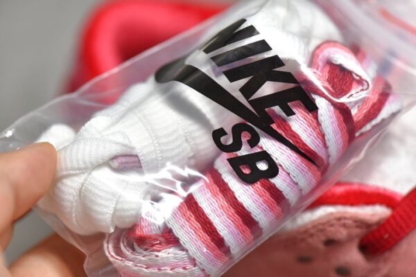 Nike SB Dunk Low x StrangeLove Skateboards Valentine's Day Pink    CT2552-800 - Image 22
