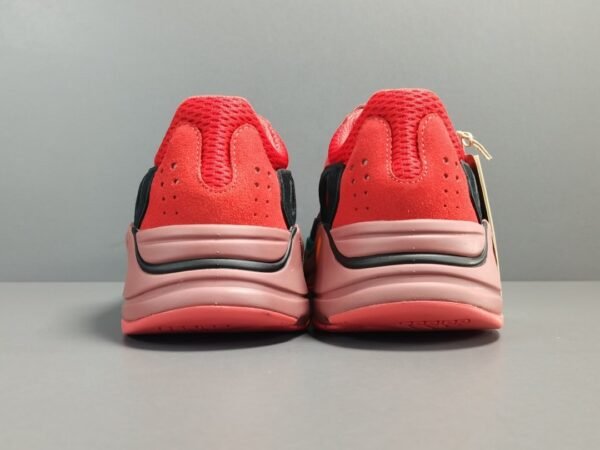 EEZY BOOST 700＂Hi-Res Red ＂   HQ6979 - Image 3