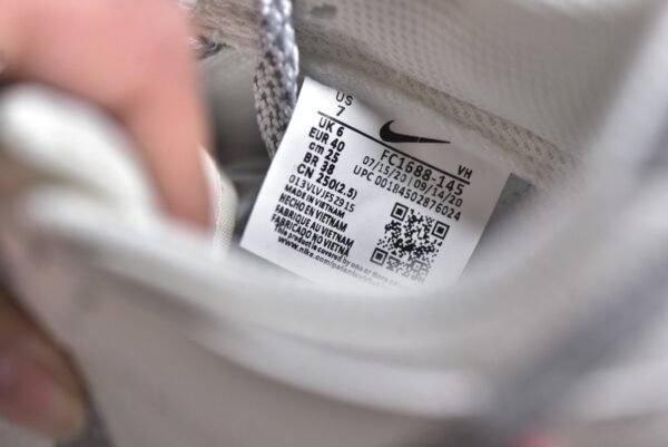 Nike SB Dunk Low x Supreme Co branded item - beige gray    FC1688-145 - Image 16