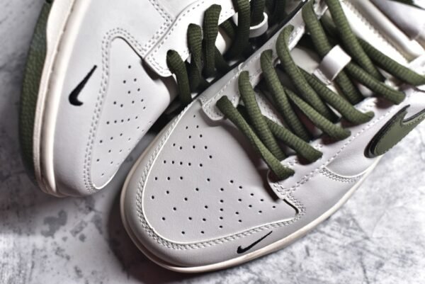 Nike SB Dunk Low KAWS Collaboration - White Green Tick    DD1391-121 - Image 7