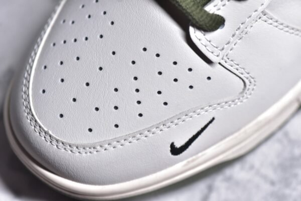 Nike SB Dunk Low KAWS Collaboration - White Green Tick    DD1391-121 - Image 10