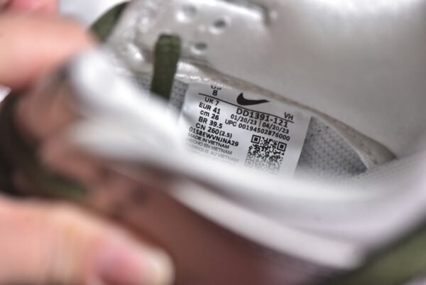 Nike SB Dunk Low KAWS Collaboration - White Green Tick    DD1391-121 - Image 16