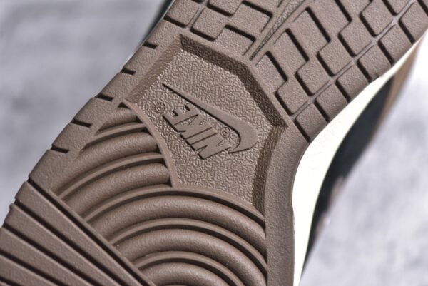 Nike SB Dunk Low Sunflower smiley face brown black    DG24440 - Image 14
