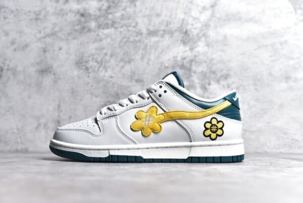 Nike SB Dunk Low Sunflower smiley face white yellow    DG24440