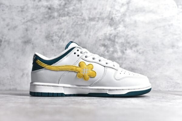Nike SB Dunk Low Sunflower smiley face white yellow    DG24440 - Image 3