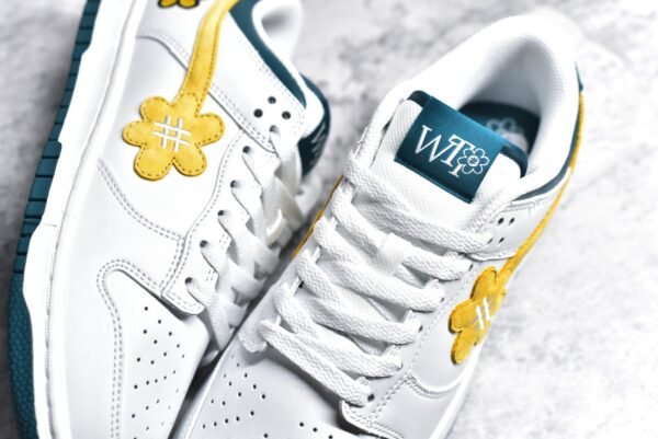 Nike SB Dunk Low Sunflower smiley face white yellow    DG24440 - Image 9