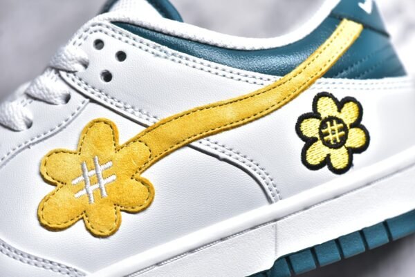 Nike SB Dunk Low Sunflower smiley face white yellow    DG24440 - Image 12