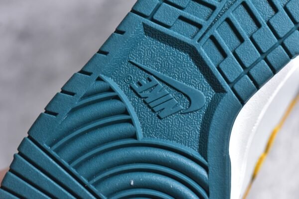 Nike SB Dunk Low Sunflower smiley face white yellow    DG24440 - Image 14