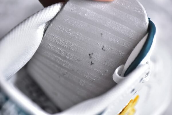 Nike SB Dunk Low Sunflower smiley face white yellow    DG24440 - Image 17