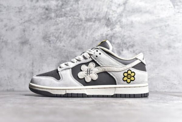 Nike SB Dunk Low Sunflower smiling face gray white    DG24440