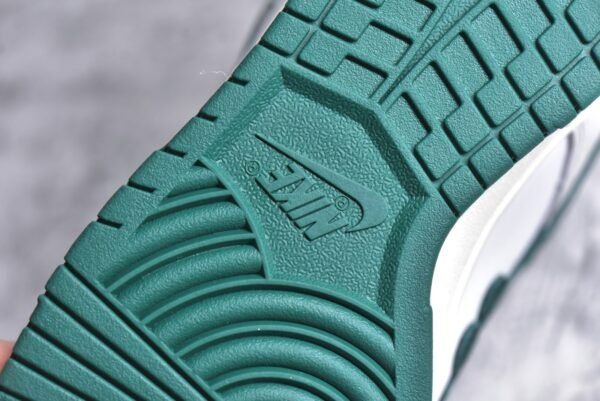 Nike SB Dunk Low Sunflower smiley face white green    DG24440 - Image 14