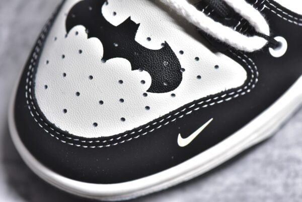 Nike SB Dunk Low Marvel Collaboration - Batman    FC1688-165 - Image 10