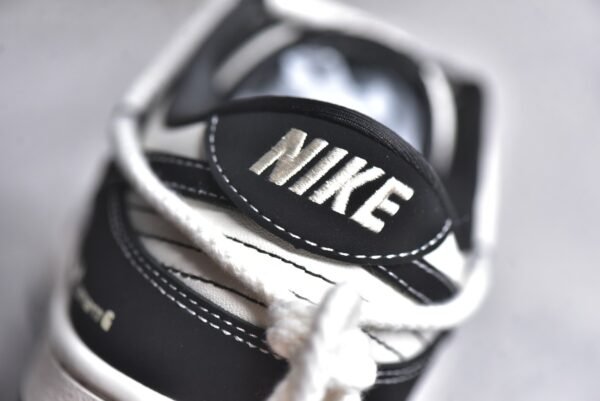 Nike SB Dunk Low Marvel Collaboration - Batman    FC1688-165 - Image 13