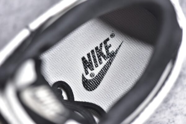 Nike SB Dunk Low Marvel Collaboration - Batman    FC1688-165 - Image 15