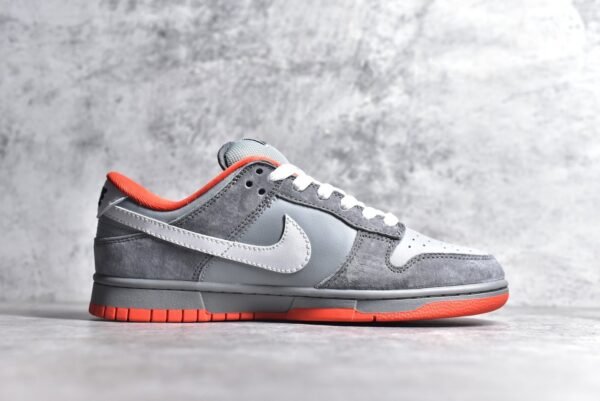 Nike SB Dunk Low Staple NYC Pigeon    304292 011 - Image 3