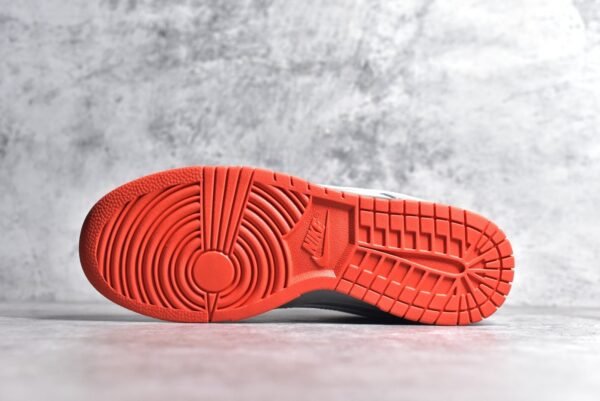 Nike SB Dunk Low Staple NYC Pigeon    304292 011 - Image 6