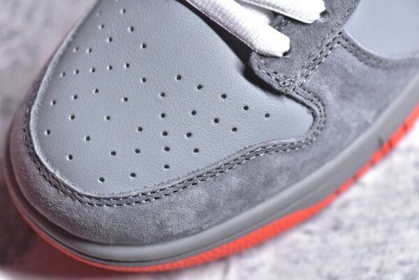 Nike SB Dunk Low Staple NYC Pigeon    304292 011 - Image 10