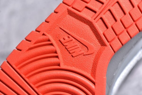Nike SB Dunk Low Staple NYC Pigeon    304292 011 - Image 14