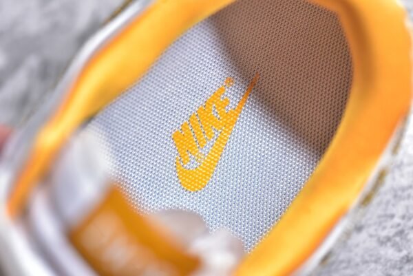Nike SB Dunk Low Dior collaboration - fluorescent yellow    JH8036-916 - Image 15