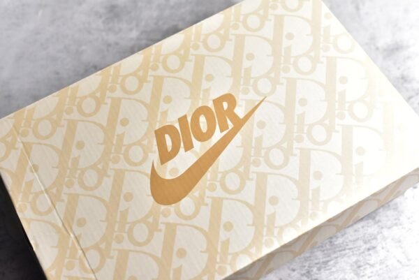 Nike SB Dunk Low Dior collaboration - fluorescent yellow    JH8036-916 - Image 19
